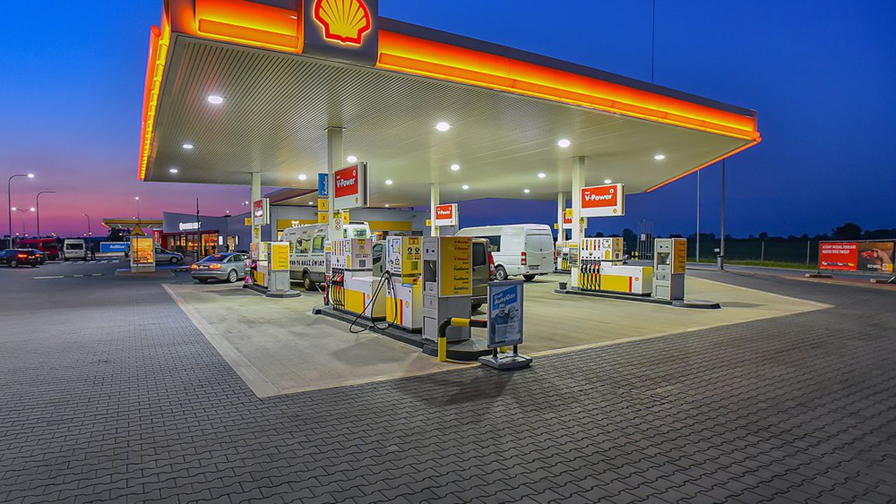 Shell suspend sa participation aux activités hydrocarbures russes